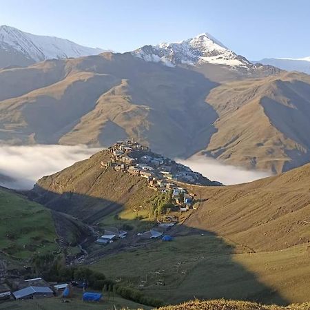 Mountain House Hotel Xinaliq Bagian luar foto