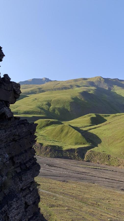 Mountain House Hotel Xinaliq Bagian luar foto